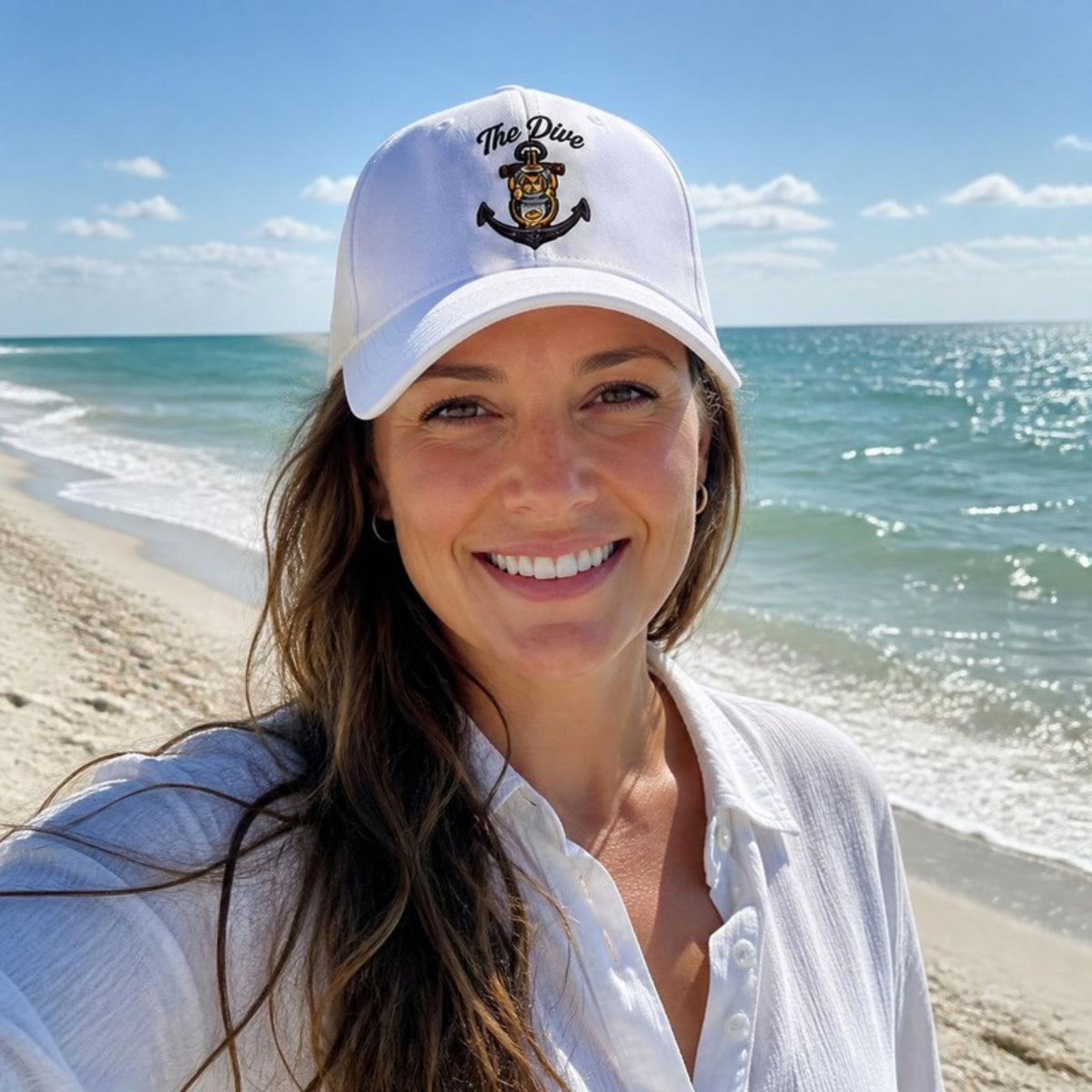 Woman wearing the white Dive hat on the beach